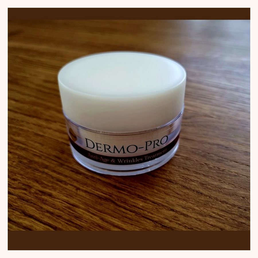 Dermo-Pro – крем в малко прозрачно бурканче